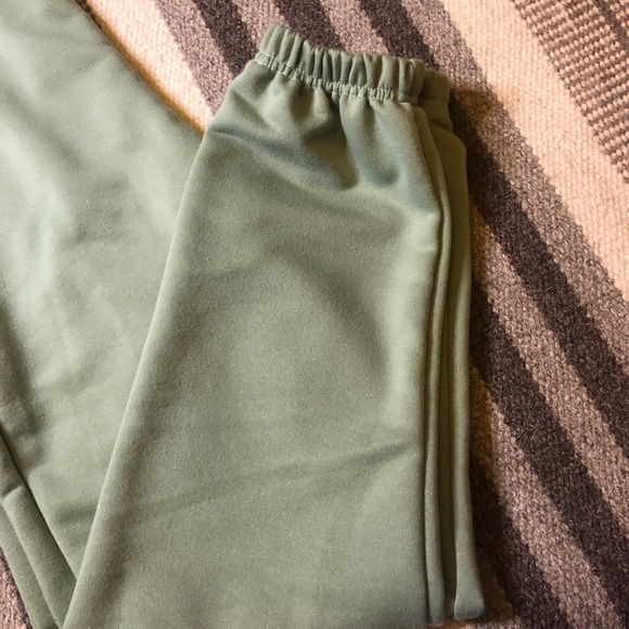 Boohoo  Sage Petite Oversized Boyfriend Joggers - Picture 2 of 6